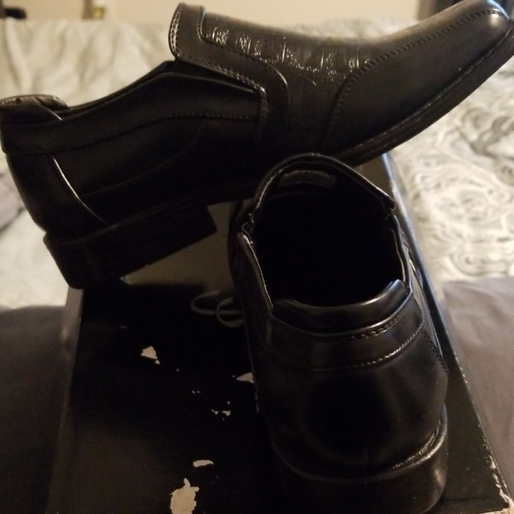 Shoes - Picture 2 of 3